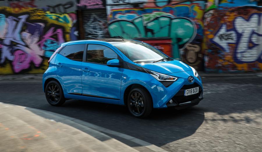  Toyota Aygo x-press 5-Door 2018 года  (UK) (фото 3 из 37)